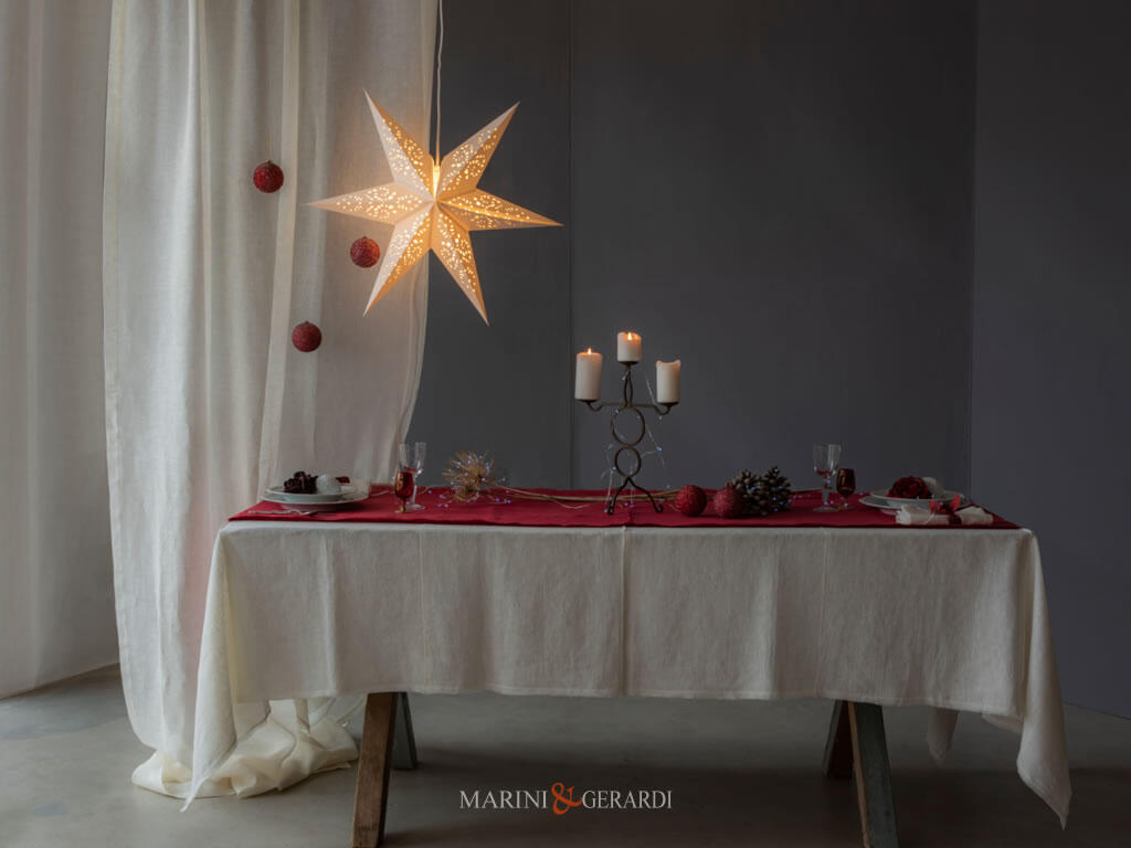 Tovaglia Con Runner Rosso Tovaglioli In Lino Tavola Di Natale