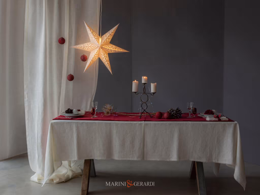 Tovaglia Con Runner Rosso Tovaglioli In Lino Tavola Di Natale