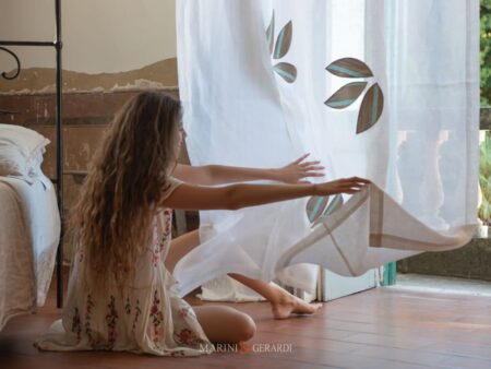 Collepasso Tenda Lino Mantovana Righe Con Foglie Applicate Su Lino Bianco