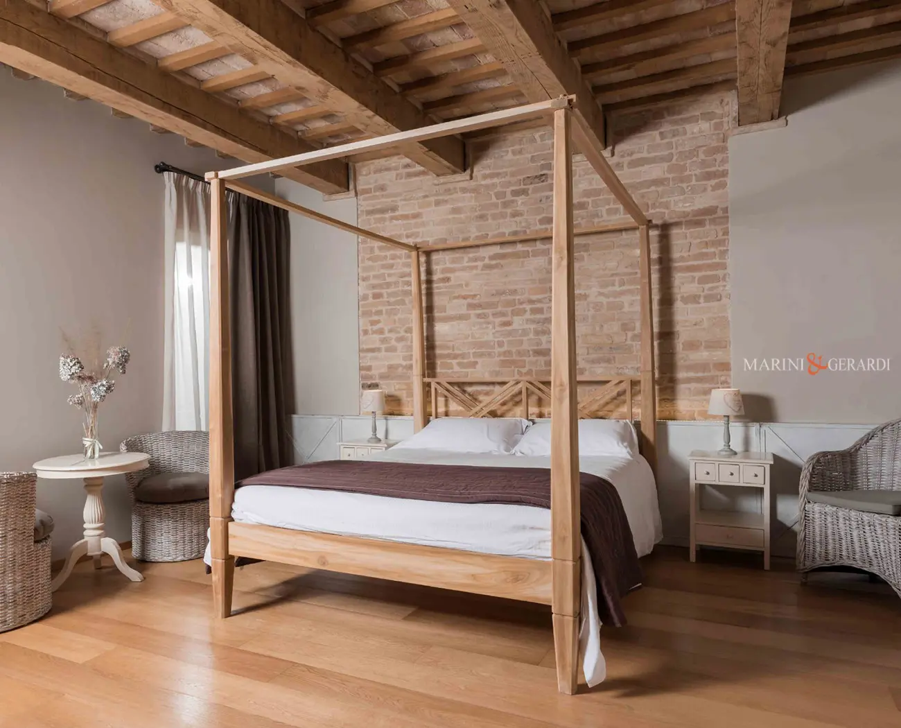 Letto baldacchino in teak naturale