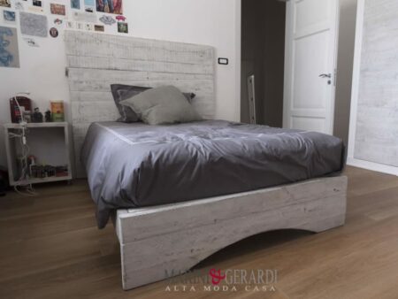 Letto Shabby In Legno Con Spalliera Alta Taglio Sega Decapato Bianco Pavimento Teak
