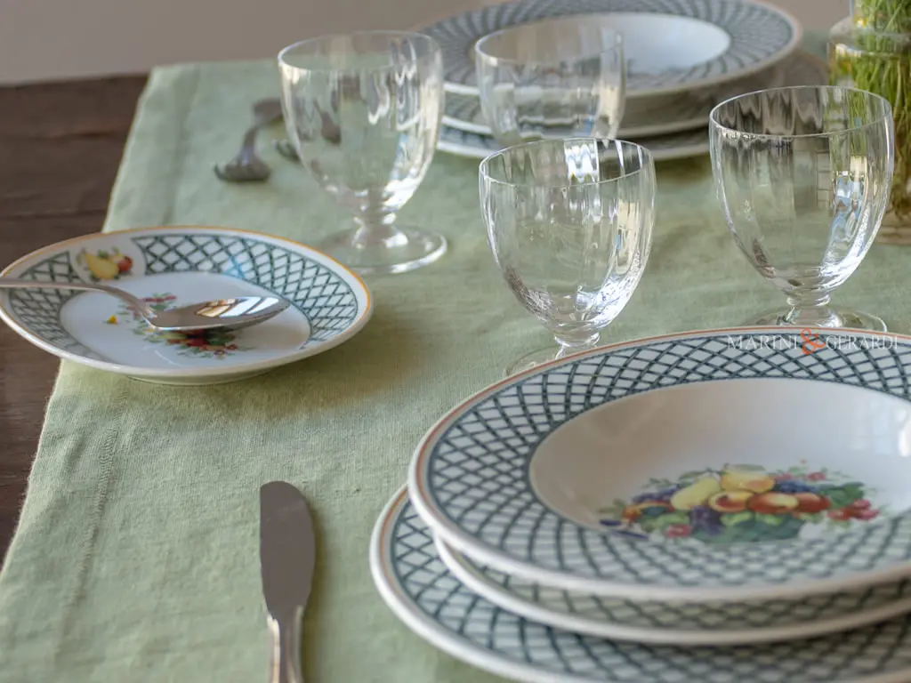 Runner tavola di lino finitura tradizionale verde pistacchio