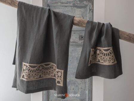 Asciugamani Bagno In Lino Antracite Con Applicazioni Ricamo