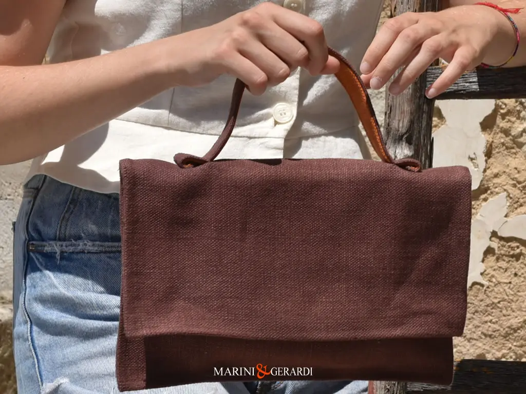 Borsetta Moderna Pochette Elegante Colore Melanzana Sofia