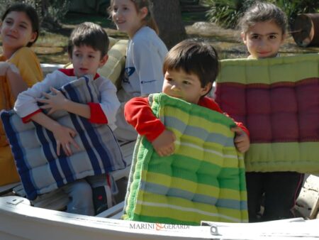 Cuscini Materasso Arredo Design Trapuntati Con Bambini In Barca - CUSCINI GRANDI PER DIVANO - CUSCINI ARREDO