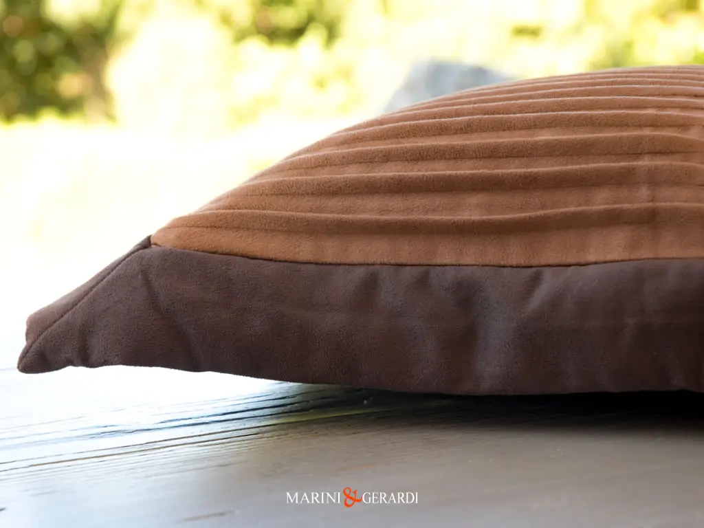 Cuscini Per Divani Scacchi In Microfibra Cioccolato