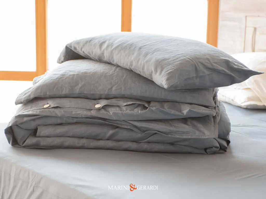 Lenzuola Matrimoniali Federe Cuscini Letto Lady Byron Grigio Perla Lino Prelavato