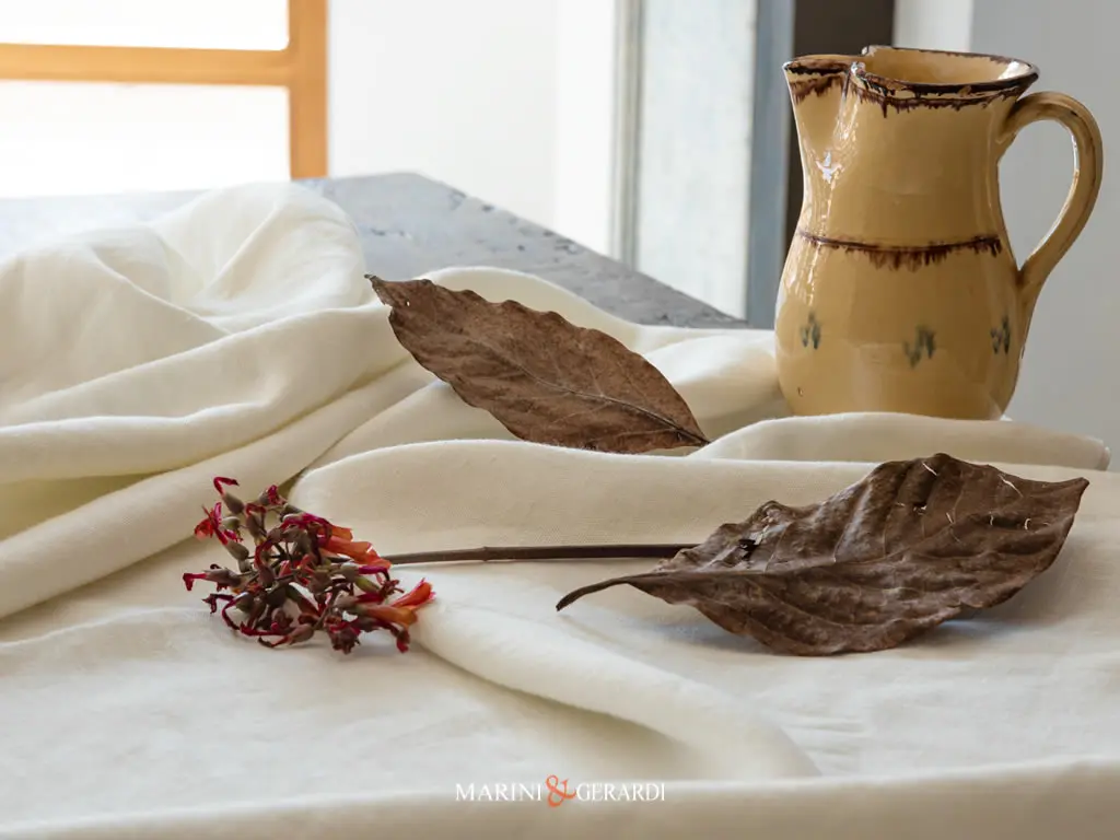 Locorotondo Stoffa Per Tovaglie Da Tavola In Lino Bianco Calce Brocca Foglie