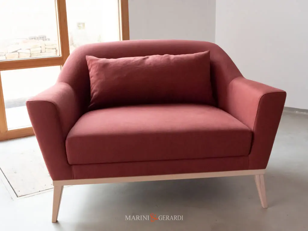 Numero1 Divano In Lino Rosso 2 Posti Piedi A Spillo