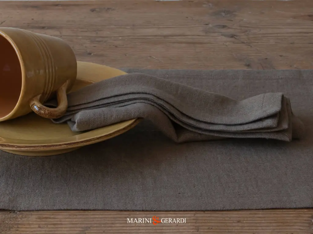 Runner Centrotavola Tessuto Moderno In Lino Colore Tabacco