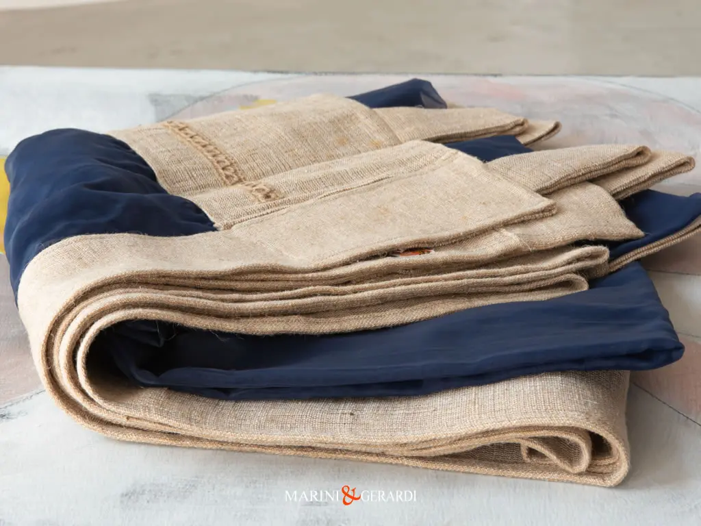 Tenda In Organza Con Asole Bordo Juta Indaco