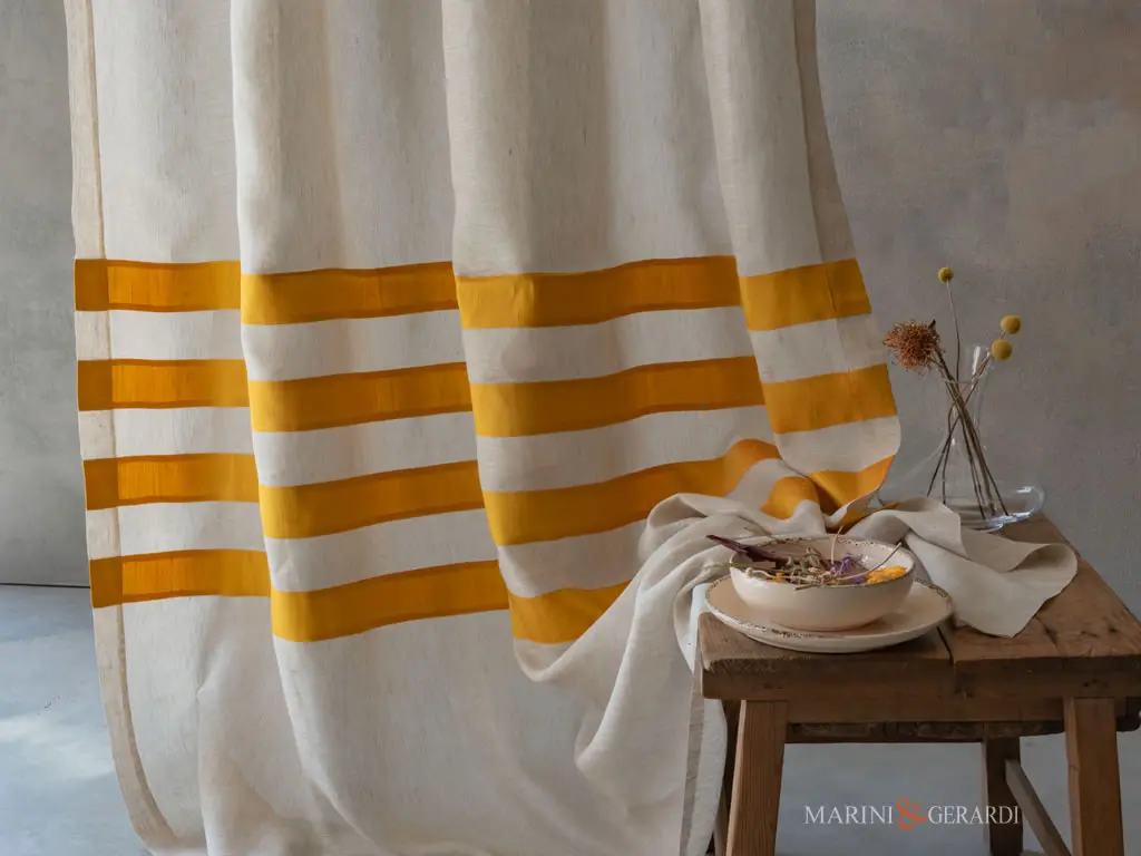 tende moderne soggiorno con tessuto in lino con applicazioni