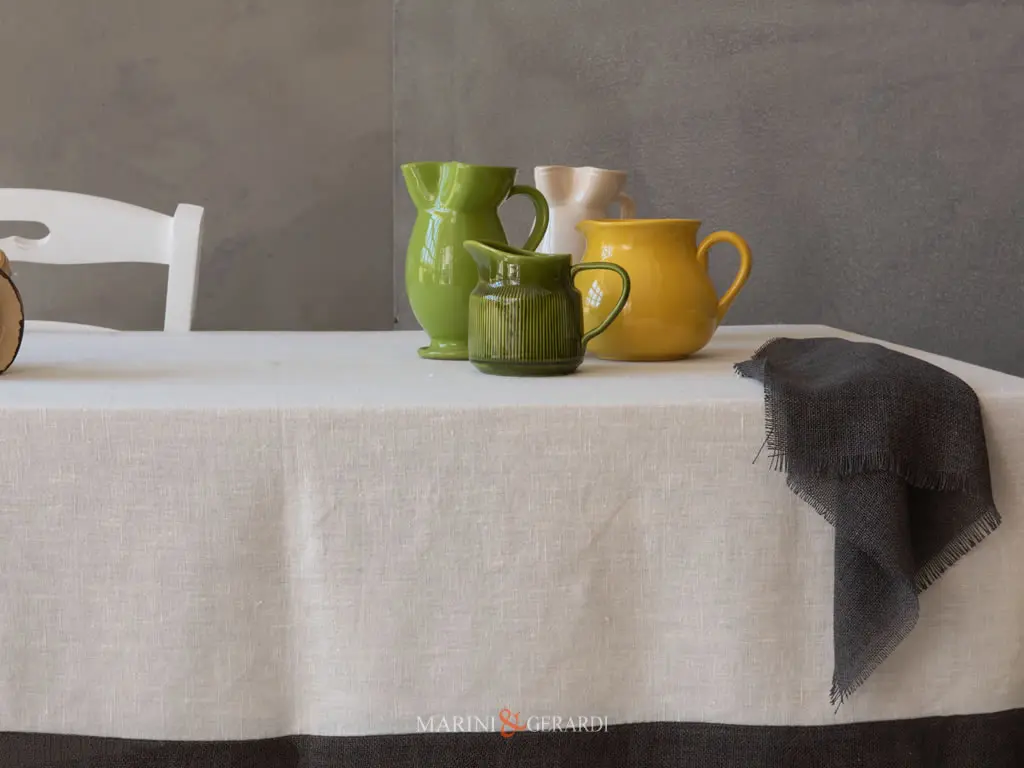 tovaglia bianca elegante in puro lino bordo antracite