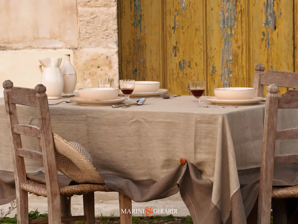 Tovaglie lino da tavola Da Cucina Moderna Con Bordo Tabacco Base Caffellatte