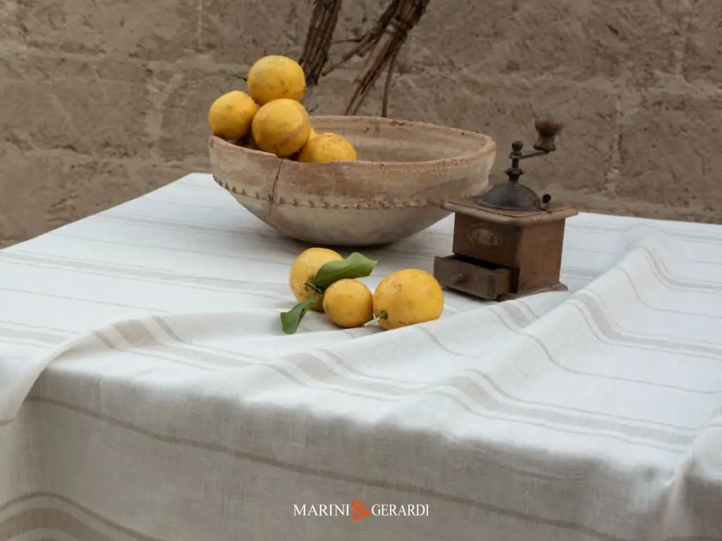 Tovaglia Rettangolare Elegante In Lino A Righe Con Limoni Baelo Claudia