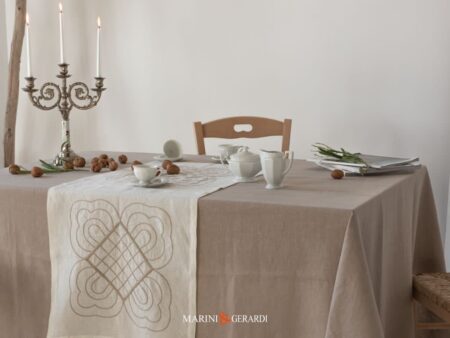 Tovaglia Tavola Elegante Con Runner Ricamato In Puro Lino