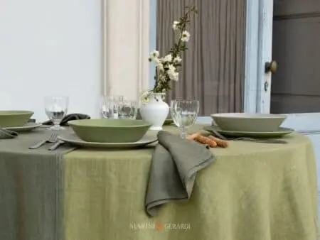 Tovaglie Con Tovaglioli In Lino Verde Pistacchio Per Tavola Rotonda