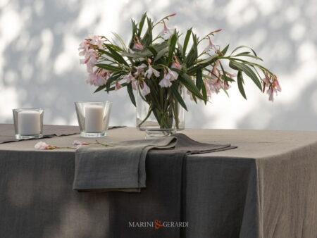 Tovaglie Eleganti Con Tovaglioli In Lino Grigio Cenere Amsterdam