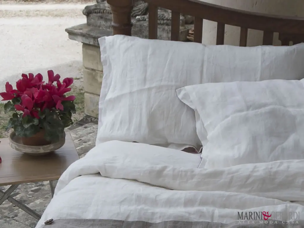 Tessuto Lino Stropicciato Bianco Ottico Copripiumino Letto Fiori Rossi