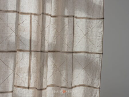 Tenda Intermi Moderna In Lino Stropicciato Colore Ecru Con Ricamo Torre Suda