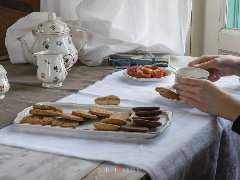 Runner Tavola Centrotavola Eleganti Tessuto Lino Tabacco Bianco