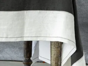 Tovaglia Lino Grigio Antracite Bordo Bianco Ricamo Zig Zag