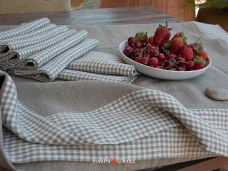 Tovaglia In Lino Grezzo Tessuto Quadri Con Ciliegie E Fragole