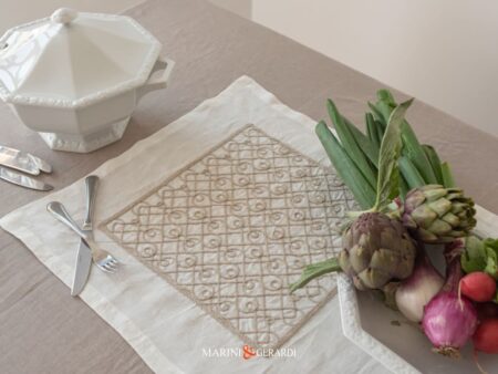 Spezieria 01 Runner Ricamato In Lino Con Tovaglia