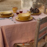 Tovaglia Con Tovaglioli In Lino Salmone Collezione Barcellona