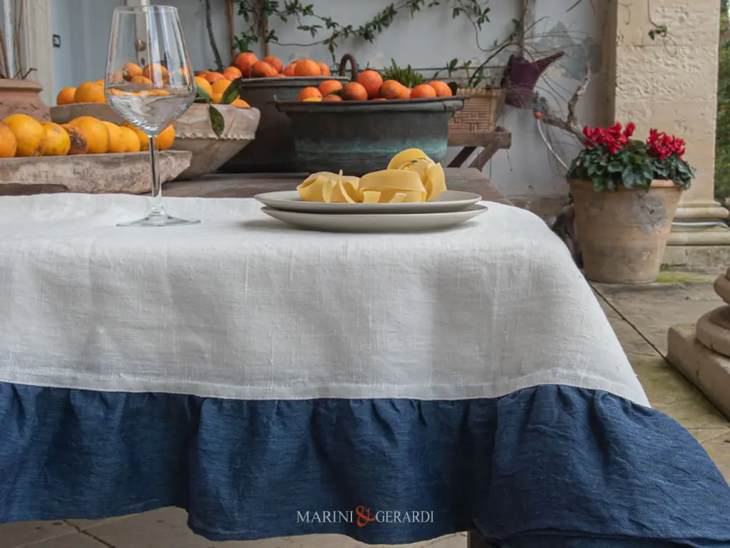 Tovaglia Da Tavola Shabby In Lino Bianco Con Balza Blu