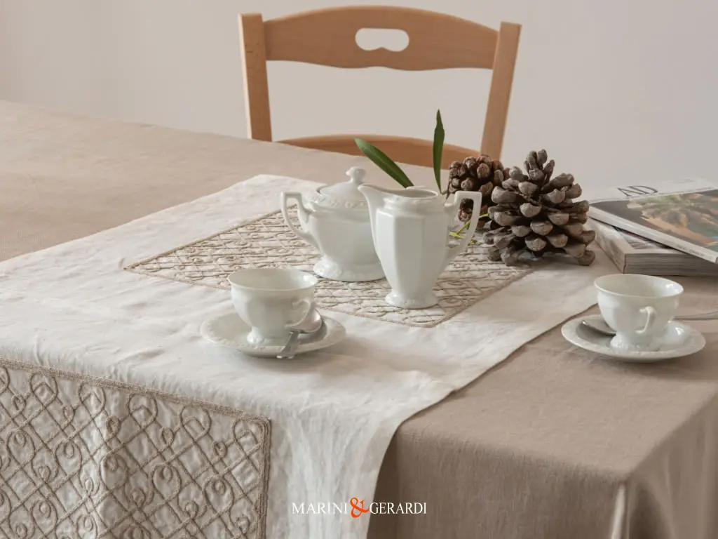 Tovaglia Moderna Runner Classico Con Ricamo In Puro Lino 01