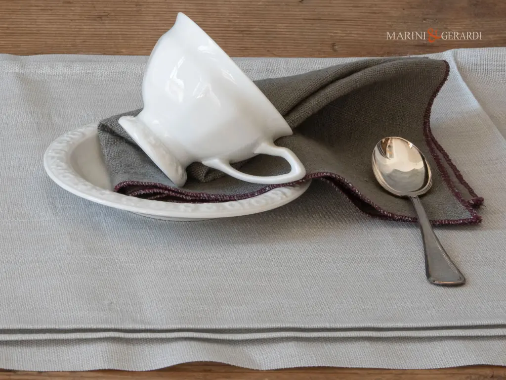 tovaglietta americana antimacchia in lino plisse nuvola