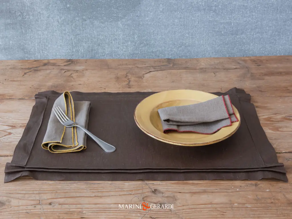 Tovaglietta Americana Colazione Antimacchia In Lino Plisse Marrone