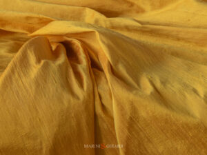 Tessuto Shantung In Seta Colore Giallo Oro AC078