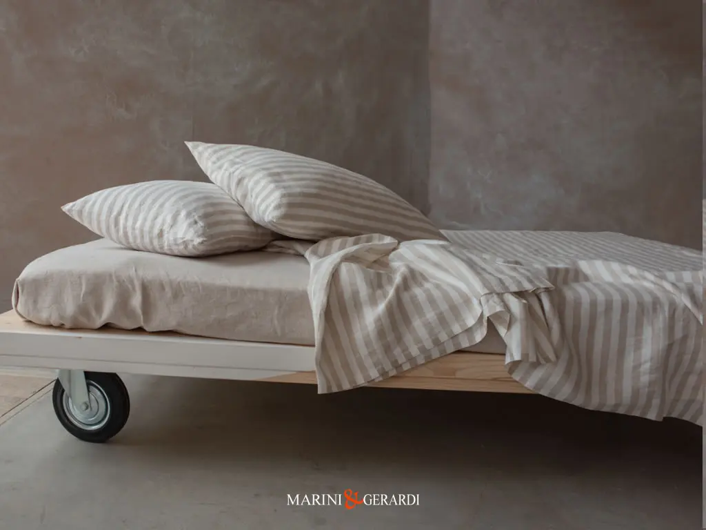 Biancheria Letto - SAHARA Set Lino - Lenzuolo Sopra a Righe, Lenzuolo Sotto Tinta Unita + federe