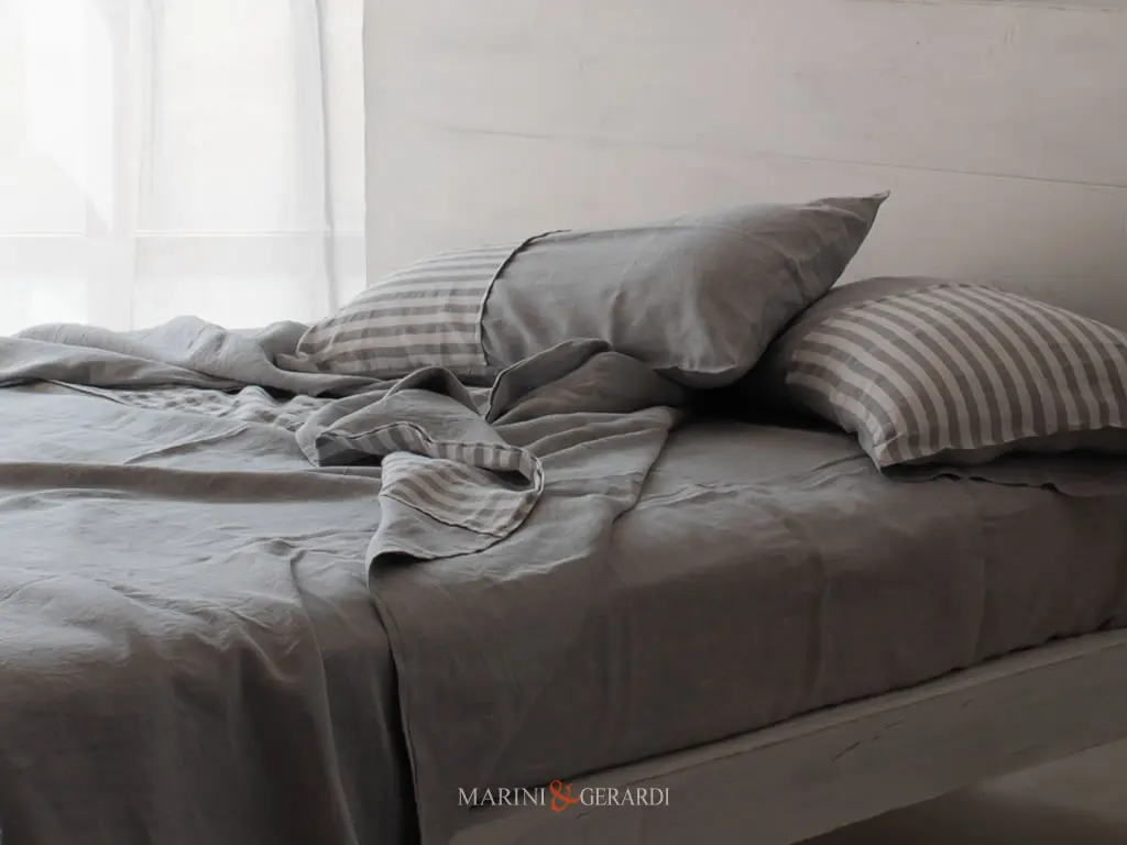 Completo Biancheria Letto In Lino Con Applicazioni A Righe Grigio Cenere