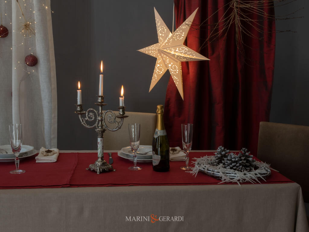 Red Carpet Con Tovaglia In Lino Corda Con Tovaglioli Natale 2023