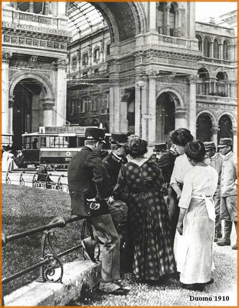 milano militari domestiche i piazza duomo 1910