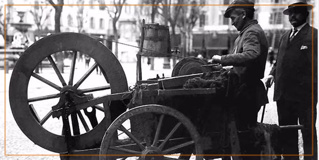 Milano vecchi mestieri Arrotino - Migliori Negozi Tende Milano - Tende su Misura in lino prodotte in sartoria