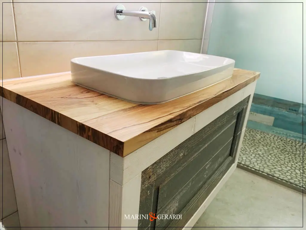 cassettiera bagno artigianale con anta vecchia shabby