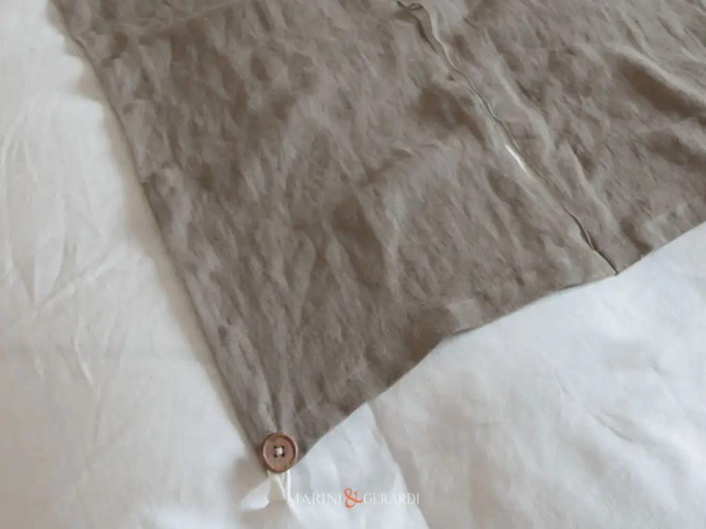 pannello copripiumini lino con applicazione a bottoni con tagli