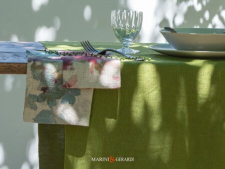 tovaglioli a fiori con runner tavolo elegante in lino trastevere