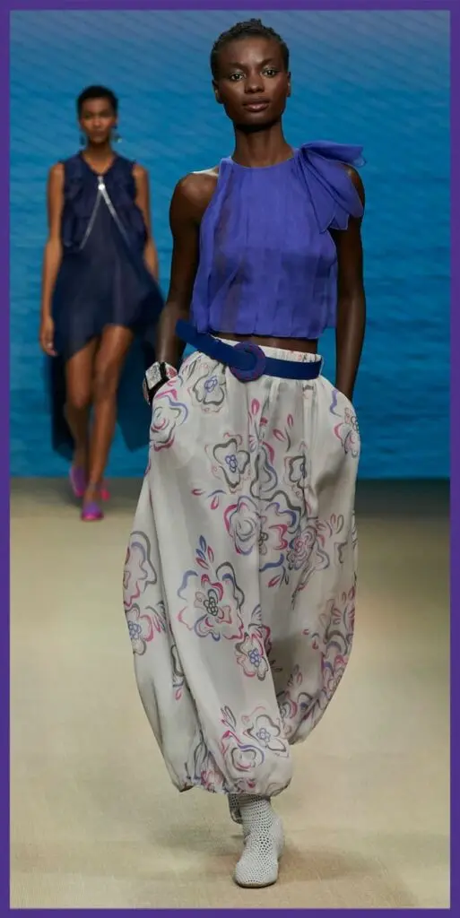 armani porta in passerella top impalpabile delicato very per 2022 in blu