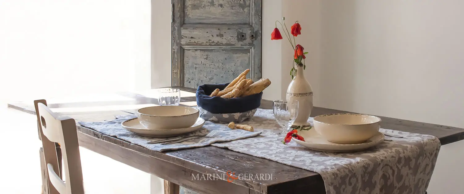 apparecchiare la tavola con i runner tovaglette americane in lino