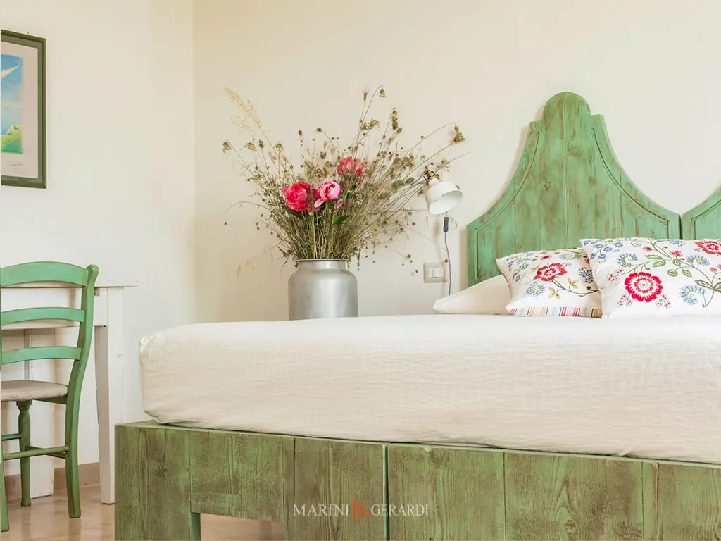 Shabby 06 Arredo letto matrimoniale legno massello due testate shabby chic