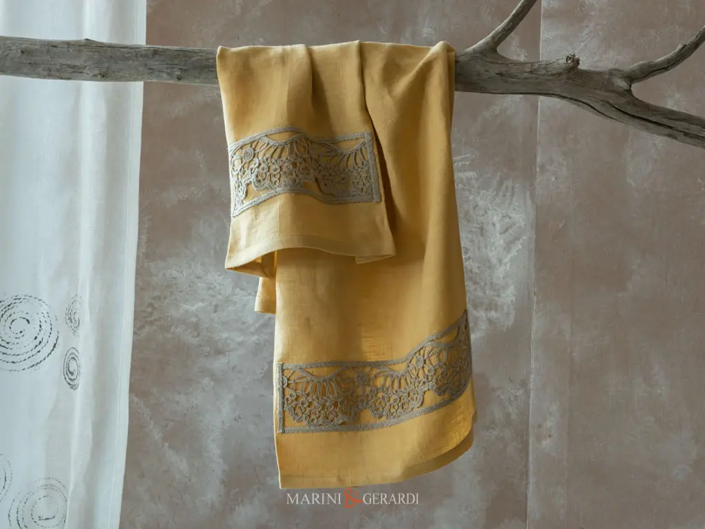 asciugamani viso in lino ricamato biancheria bagno