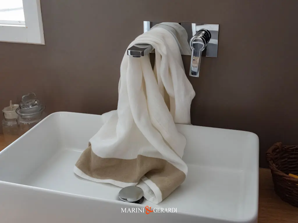 bagno lavamani asciugamani bidet in lino bianco