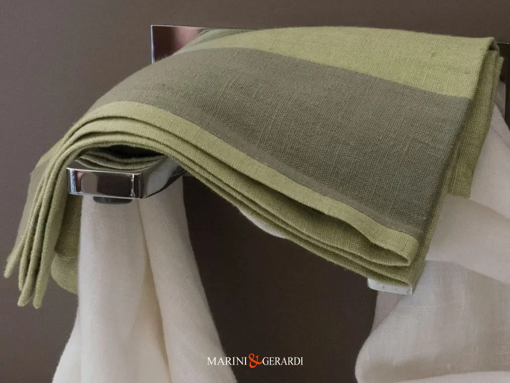 bagno lavamani asciugamani in lino verde