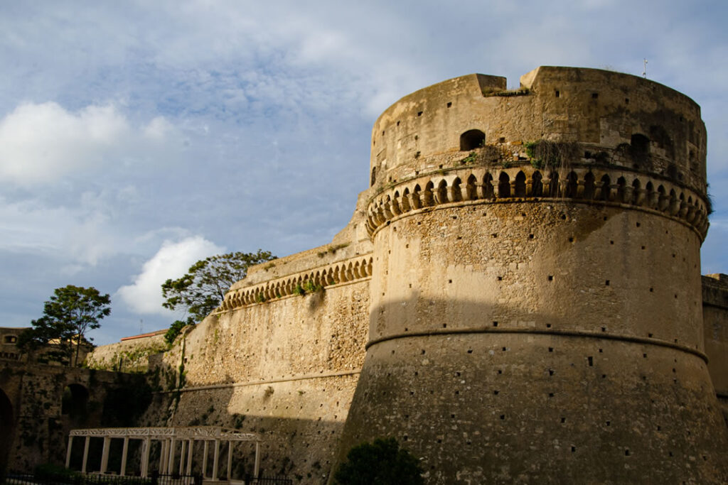 castello carlo v di crotone 01