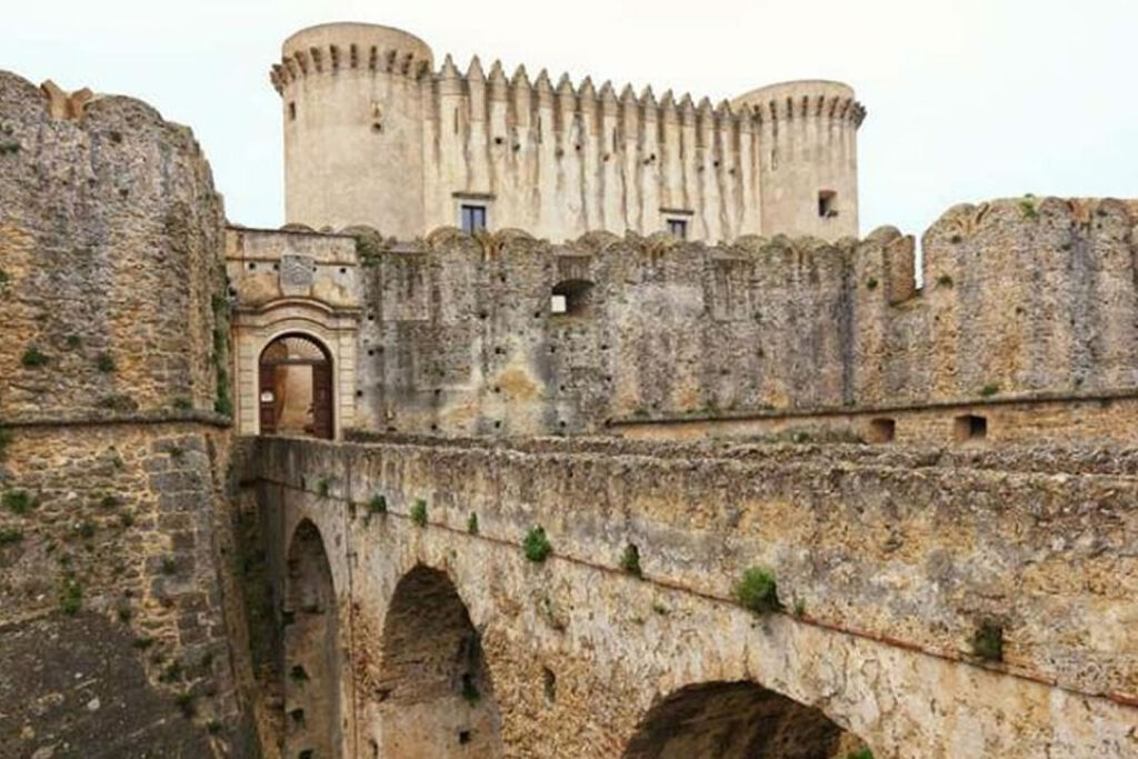 castello carlo v di crotone